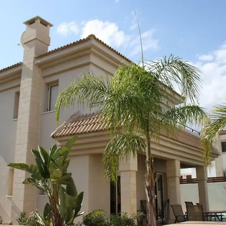 Luxury 3 Bedroom With Private Pool * Πρωταράς
